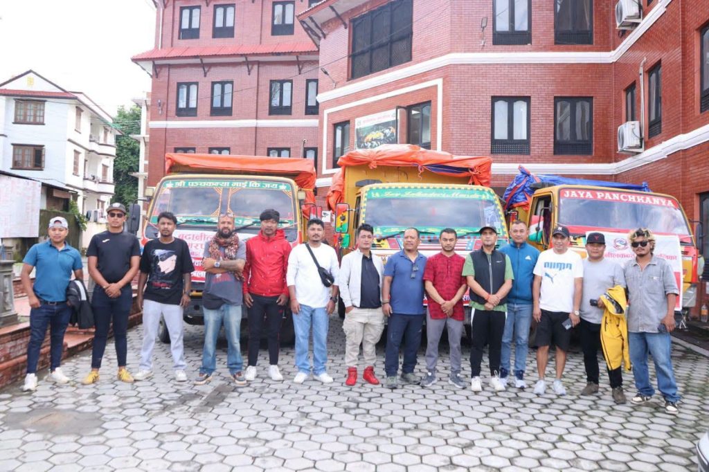 बाढीपीडितको साथमा बुढानीलकण्ठ : राहत सामग्रीसहित ३ गाडी रसुवातर्फ
