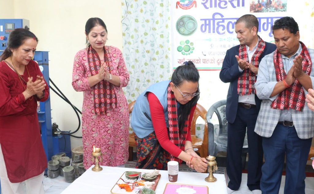 बुढानीलकण्ठ–७ मा सालको पातबाट दुना–टपरी उत्पादन गर्ने उद्योग सञ्चालनमा