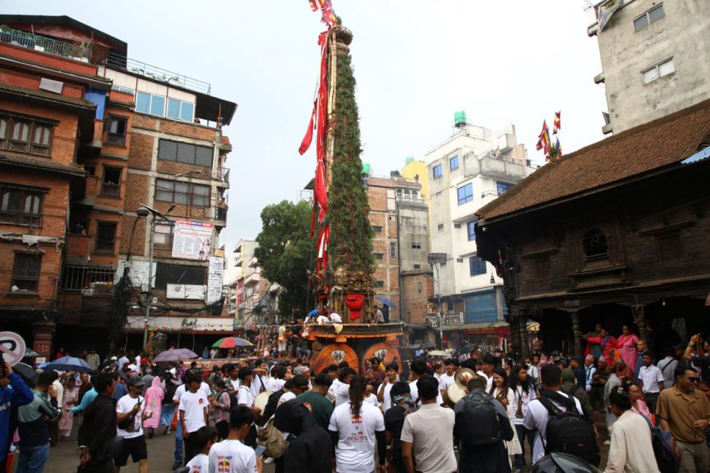 रातो मच्छिन्द्रनाथको रथयात्रा मंगलबजारमा पुगेको छ
